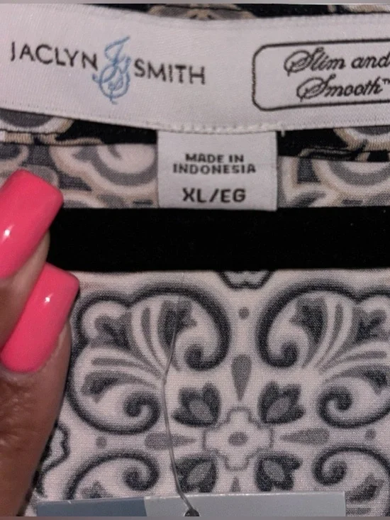 NWT Jaclyn Smith Long Sleeve V-Neck Printed Dress, P2P:22-25”, L:43” RT $35 - Picture 5 of 6